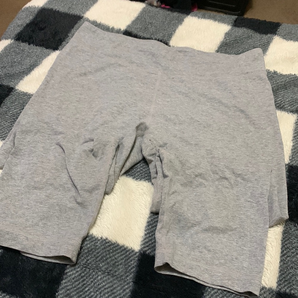 Danskin Now, size m (8-10) color gray